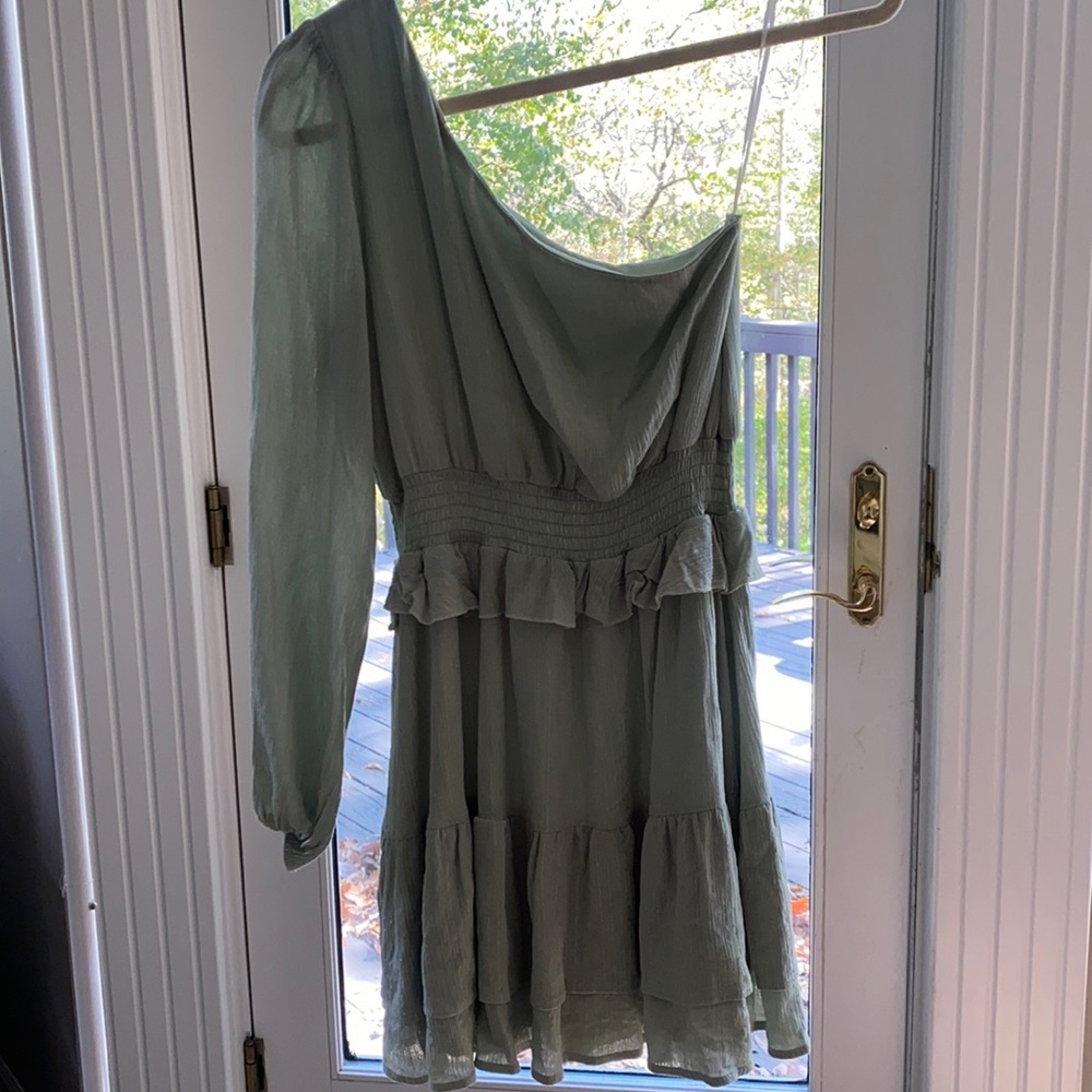 Gorgeous mint green one shoulder dress